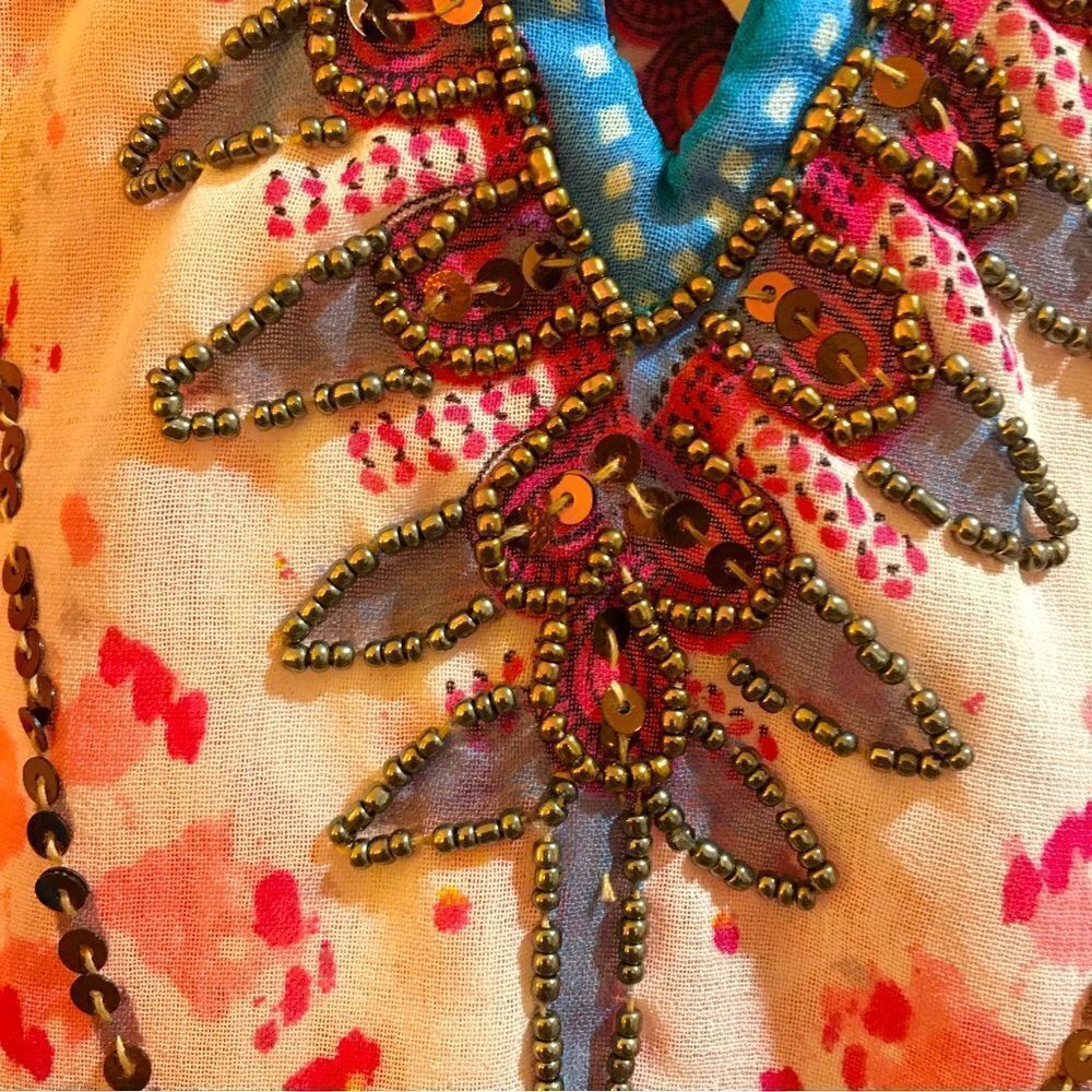 GORGEOUS SHEER JEWLED LACE UP V ROUND TOP‎ - Picture 7 of 10